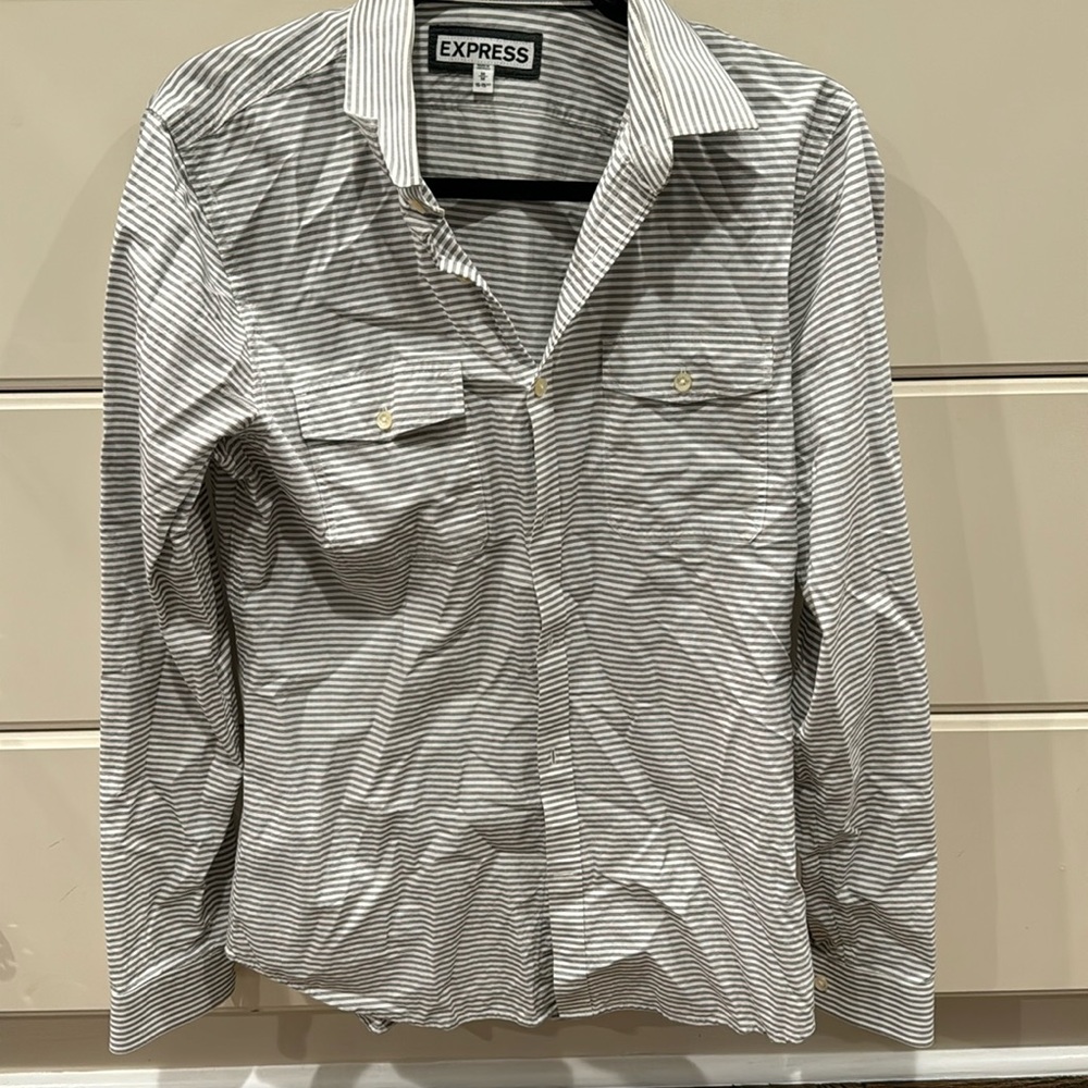 ✨ Men’s Express Button Down Shirt